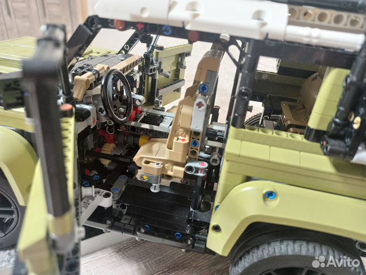 Lego Technic 42110 Land Rover Defender