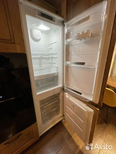 Холодильник встраиваемый korting
