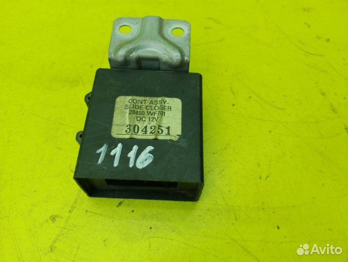 Блок управления дверьми Nissan Liberty RNM12