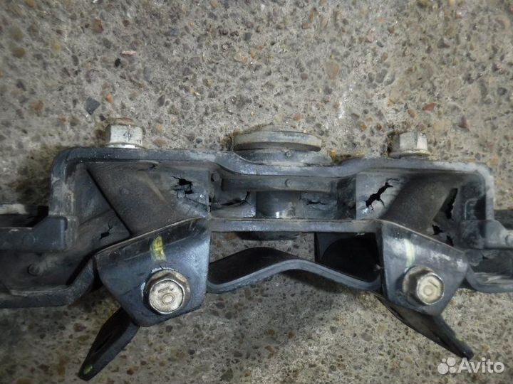 Опора кпп Mitsubishi Pajero Sport 2 4D56 2015