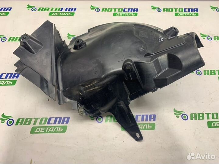 Подкрылок передний Mercedes Benz C-Class W204