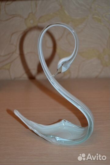 Лебедь из стекла интерьерный