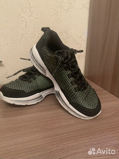 Кроссовки для мальчика skechers,35 размер