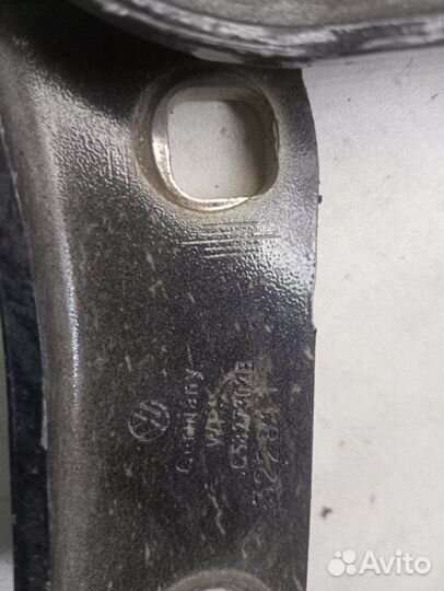 Петля крышки багажника Volkswagen Passat B7 седан