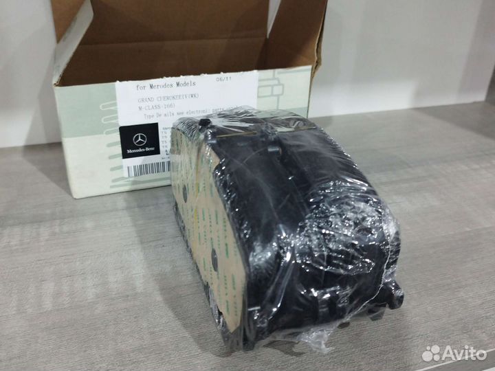 Колодки передние оригинал на Mercedes V167