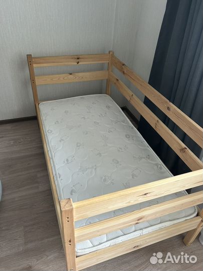 Детская кровать из массива дерева