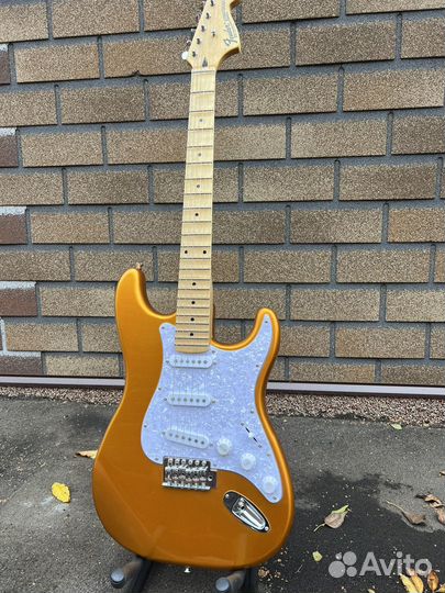 Гитара Fender stratocaster Gold (новая )