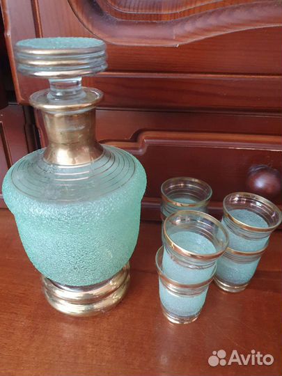 Графин с рюмками