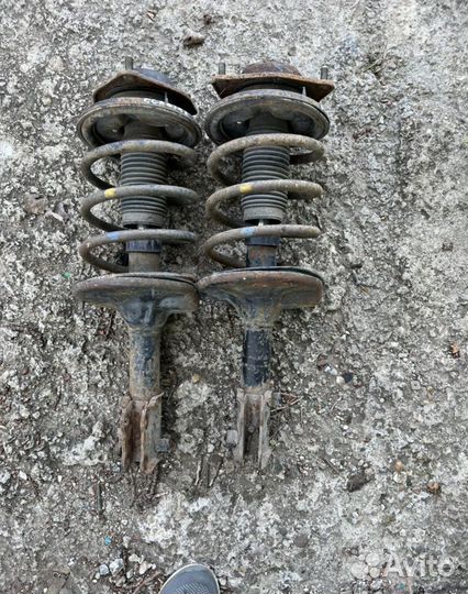 Стойки передние Hyundai Elantra XD 2000-2008