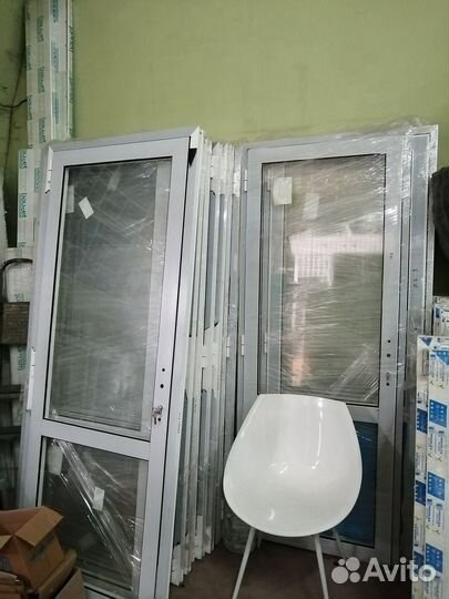 Двери алюминиевые 80х200 с замком