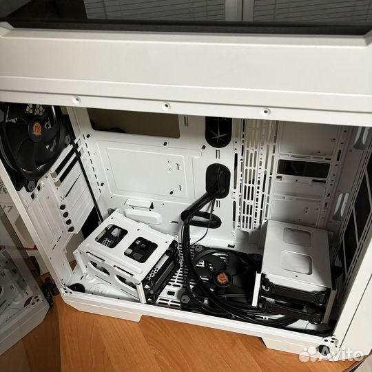 Thermaltake View 71 TG Snow