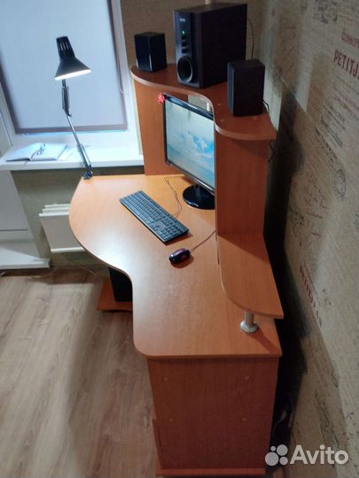 Компьютерный стол