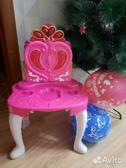 Столик для девочки