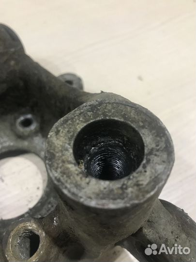 Кулак поворотный задний левый BMW e39 33321093655