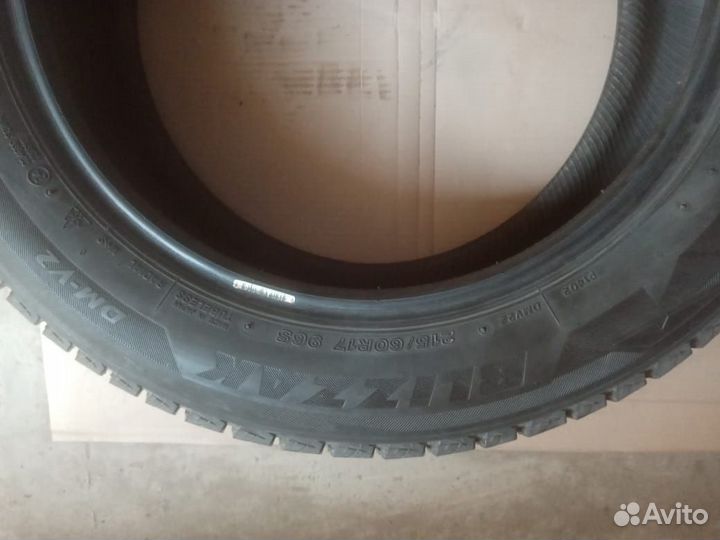 Bridgestone Blizzak DM-V2 215/60 R17