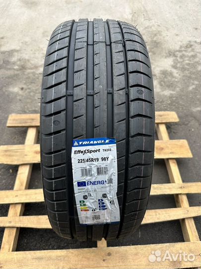 Triangle EffeXSport TH202 225/45 R19