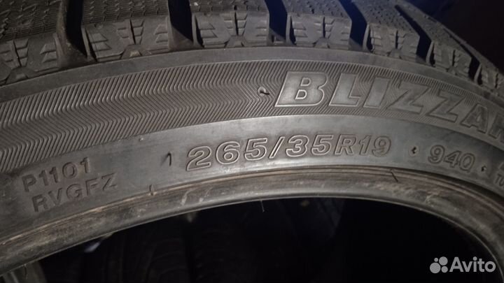 Bridgestone Blizzak Revo GZ 265/35 R19