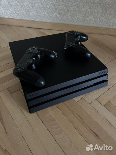 Sony Playstation 4 Pro (ps4) CUH-7008B