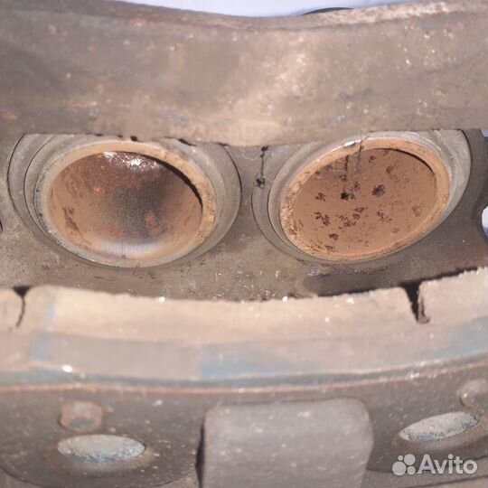 Суппорт передний правый 4WD hyundai grand starex