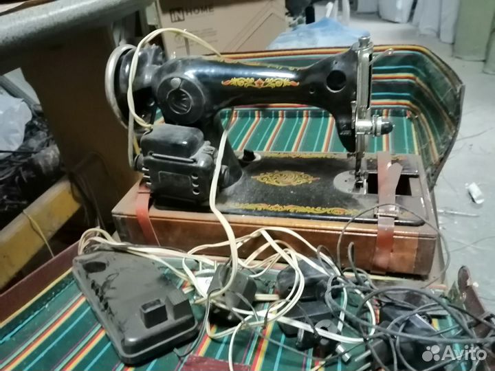 Швейная машина Подольск с электрическим ножным