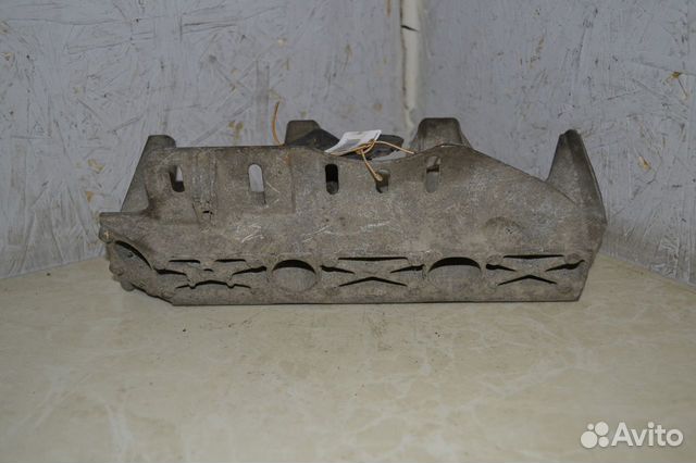 Кронштейн впускного коллектора Renault Logan