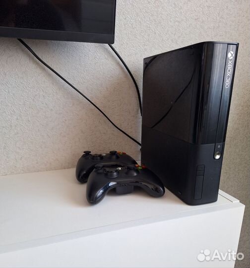 Xbox 360 E freeboot (прошитая) 250GB