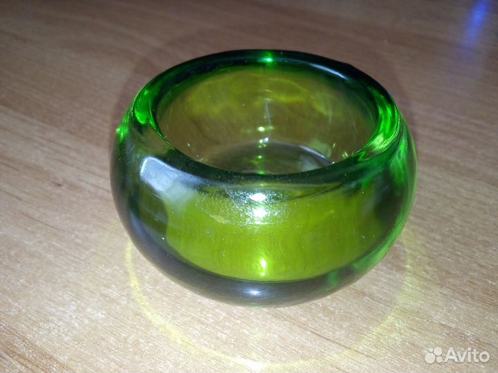 Подсвечник круглый зеленый (стекло)