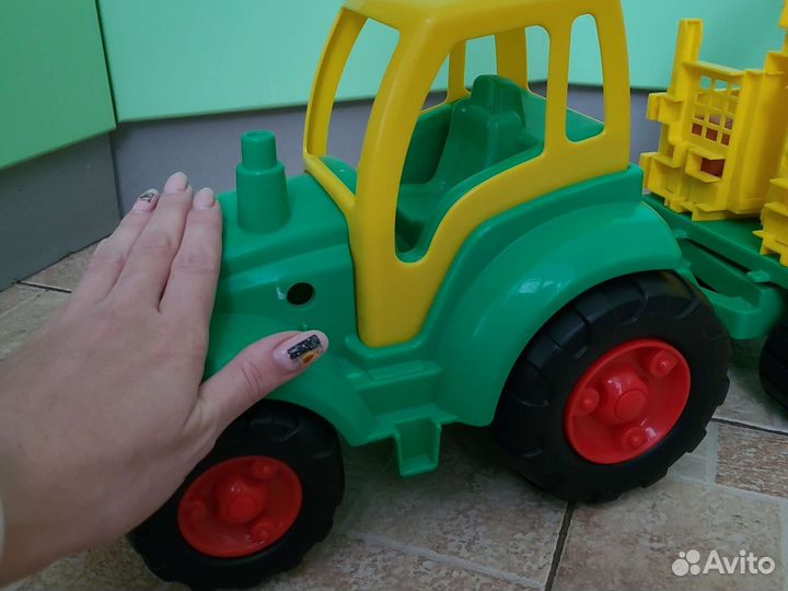 Трактор с прицепом