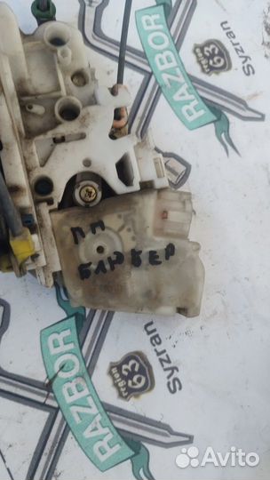 Замок Nissan Bluebird, правый передний