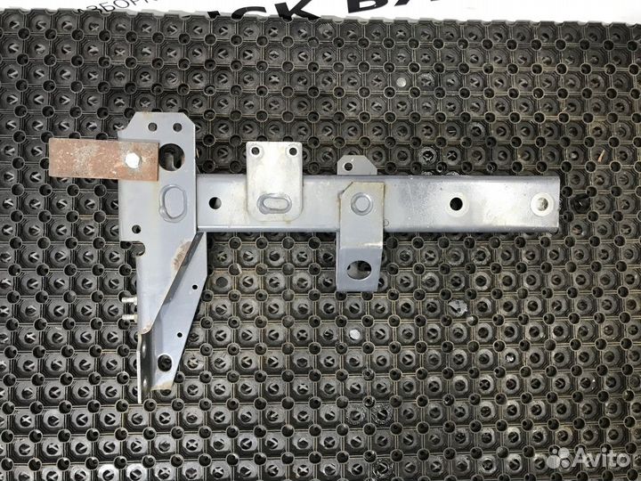 1686536 Кронштейн переднего крыла Daf XF105