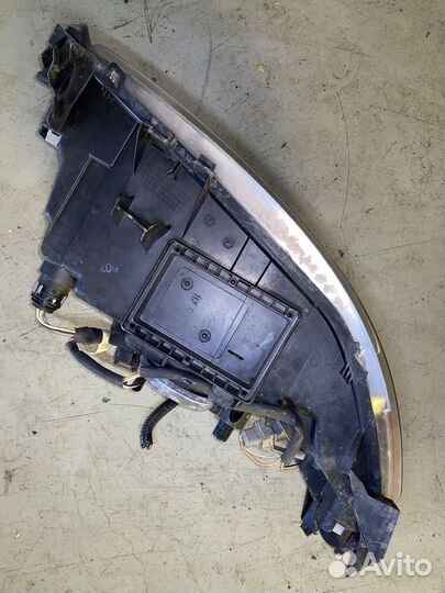 Фара левая 30698850 Volvo XC70 V70 SZ59 SW59 30698