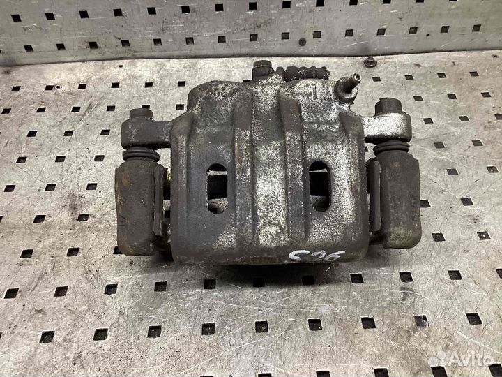 Суппорт передний левый Mitsubishi Outlander