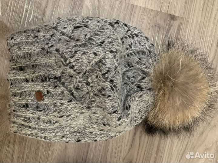 Шапка с натуральным помпоном