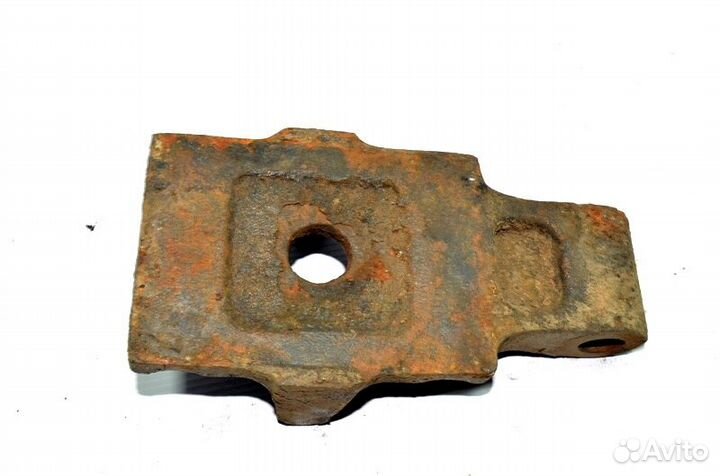 Кронштейн амортизатора переднего моста, нижний пра