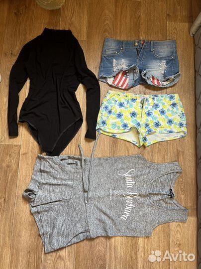 Коробка вещей одежда. Шорты, платья, футболки