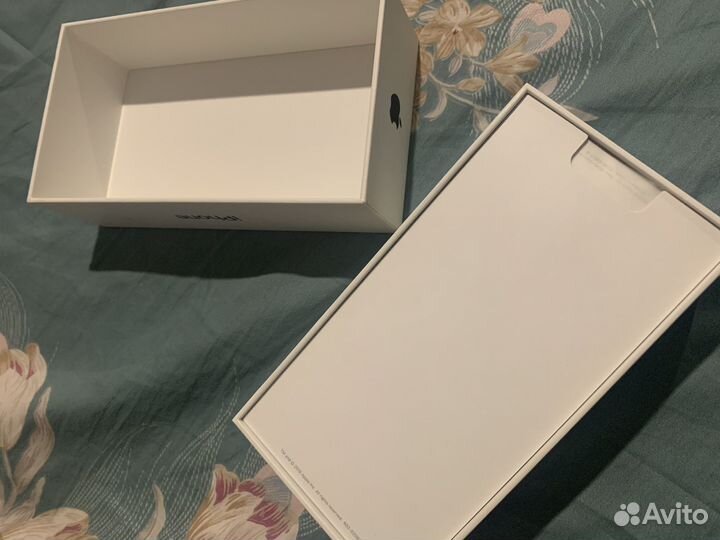 Коробка от iPhone xs max 256GB