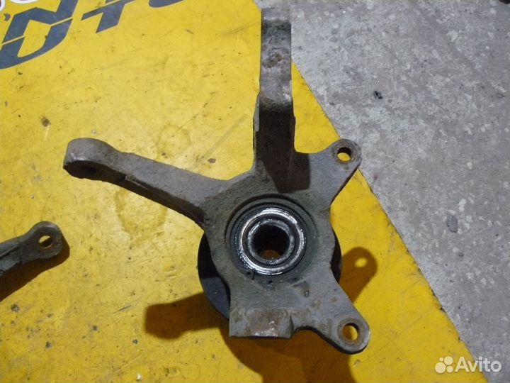 Кулак передний для Hyundai Accent II 2005г