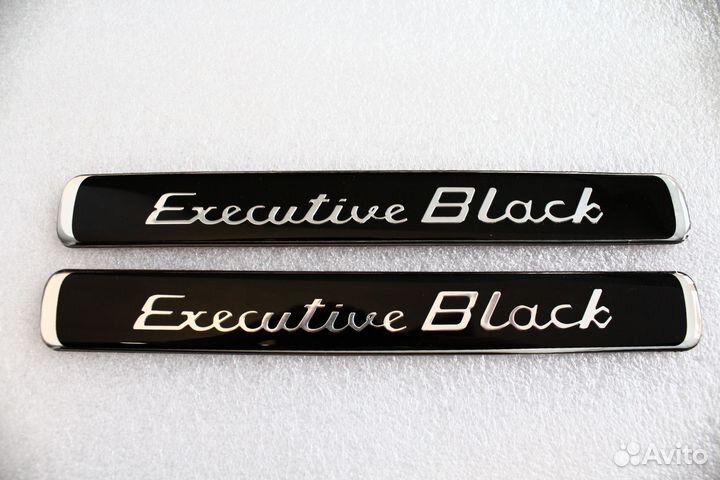 Эмблема Шильдик Executive White / Black V9OC9