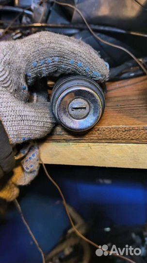 Кнопка замка багажника audi 80b4 100c4 4A5862055