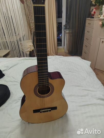Акустическая гитара