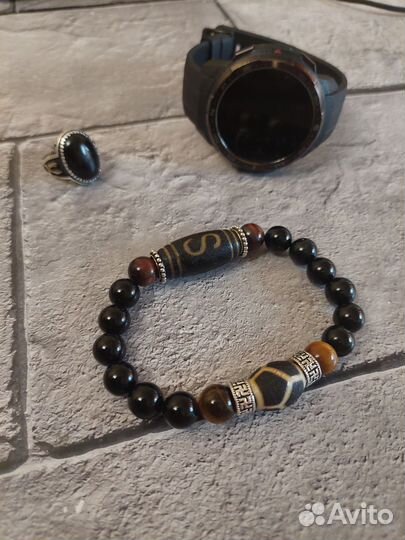 Браслет из натуральных камней бусиной Дзи