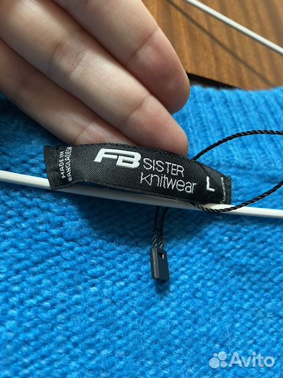 Свитер шерстяной женский