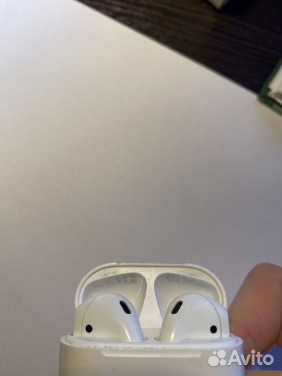 Airpods 2 поколения