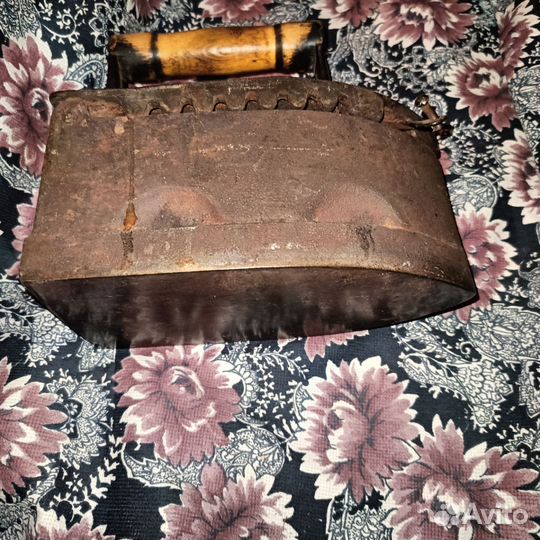Утюг чугунный старинный