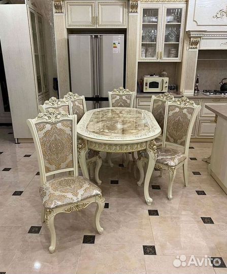 Кухонный стол и стулья комплект