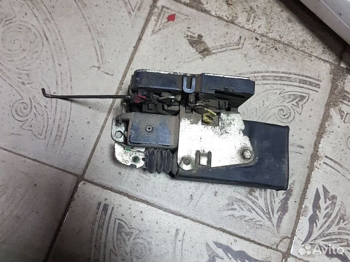 Замок водительской двери Renault Logan