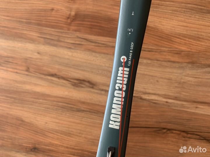 Теннисная ракетка