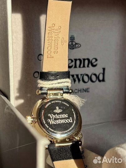 Часы наручные чёрные Vivienne Westwood Maida