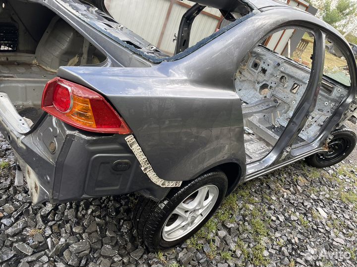 Задняя правая четверть Mitsubishi Lancer X 10