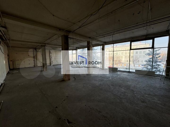 Под торговлю/офис/огромные витражные окна, 196м2